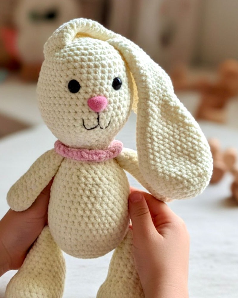 Conejo tejido a crochet — Bella D'Onofrio